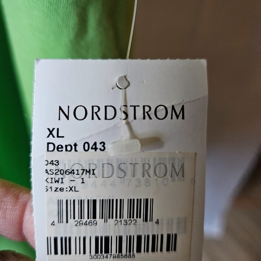 NWT Amber Sun Kiwi Green Tee in size XL - Picture 4 of 4